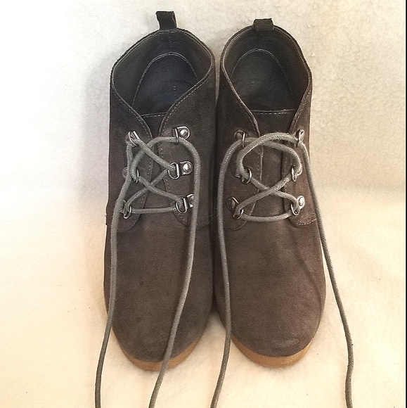 Express Gray Suede Lace Up Wedge Booties, Size 7 - Picture 4 of 9